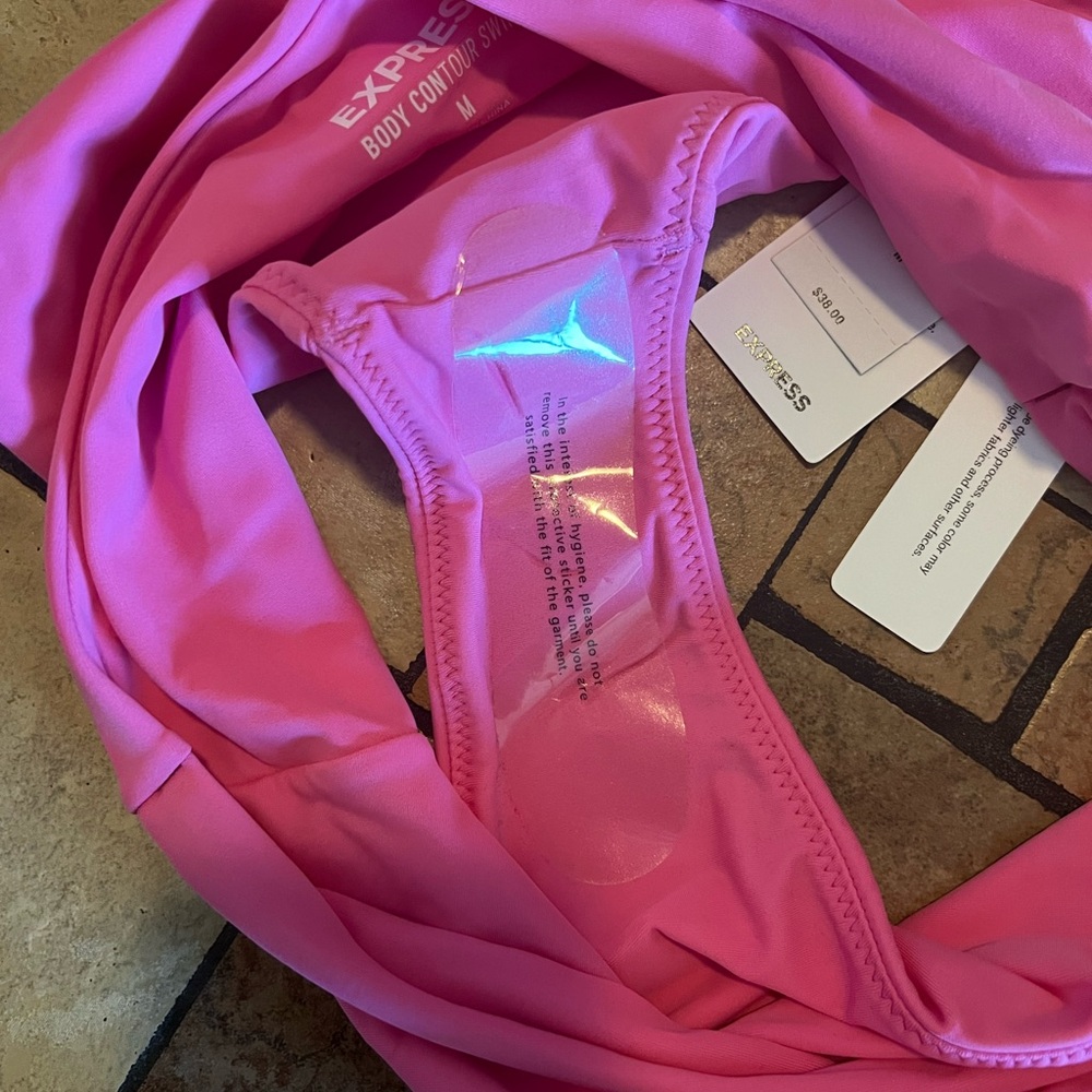 Express Swimsuit - Picture 5 of 7
